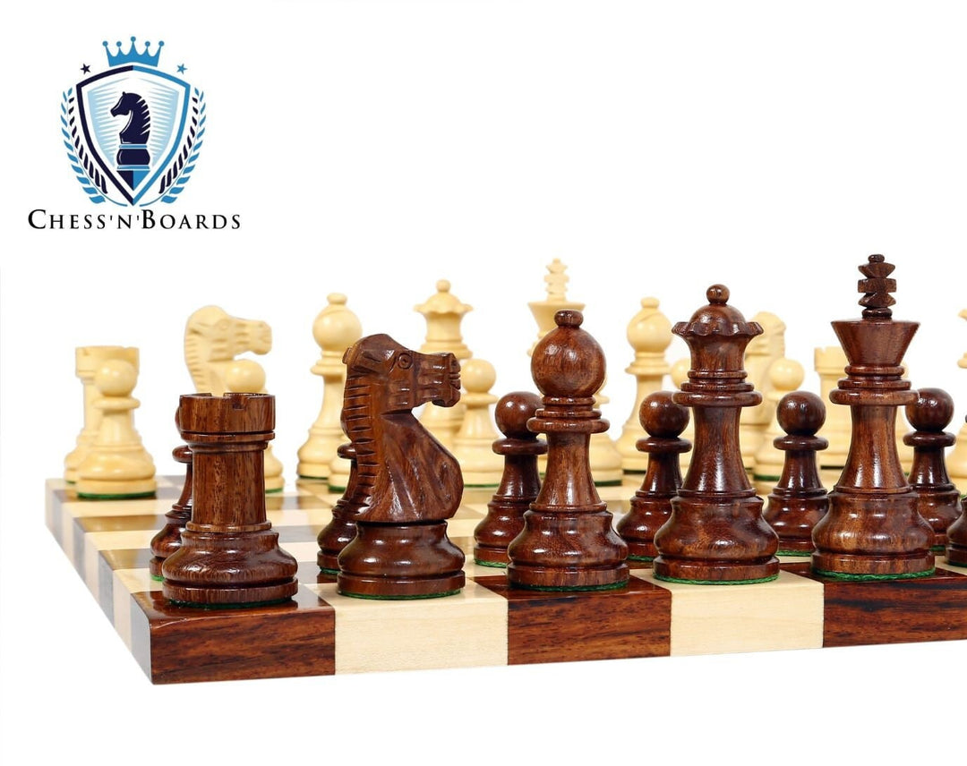 Gewichtete Schachfiguren aus goldenem Palisander der British Staunton Tournament Series