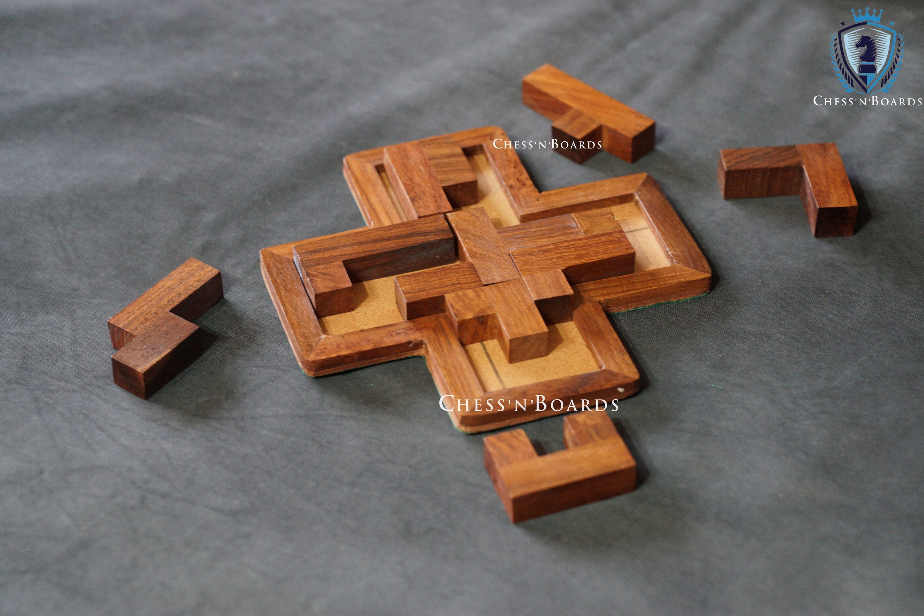 Wooden store plus puzzle